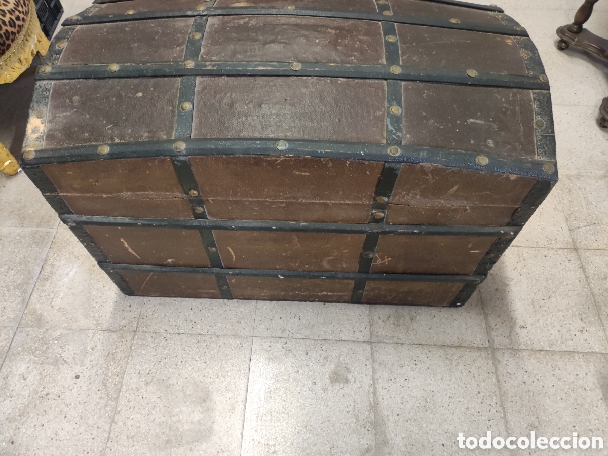 Antig&uuml;edades: Ba&uacute;l de madera forrado con tachuelas - Foto 3
