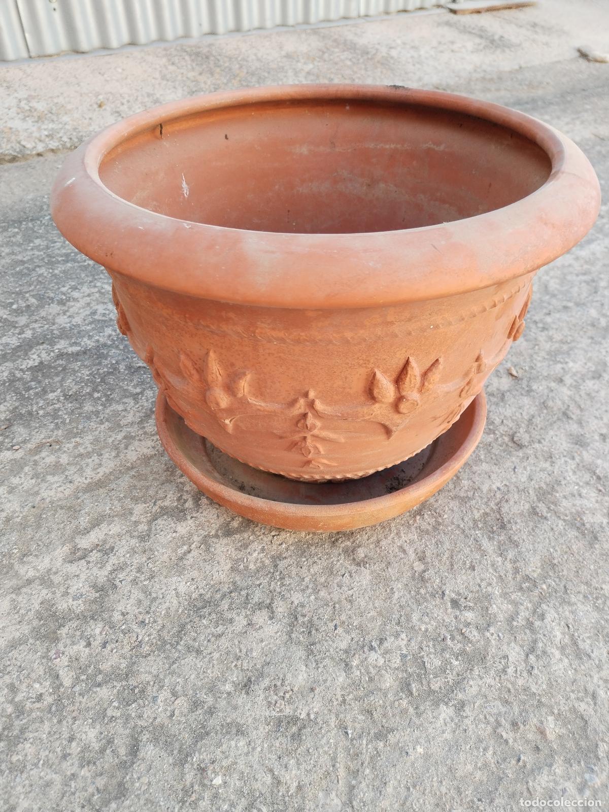 Antig&uuml;edades: macetero con plato en terracota con relieves - Foto 5