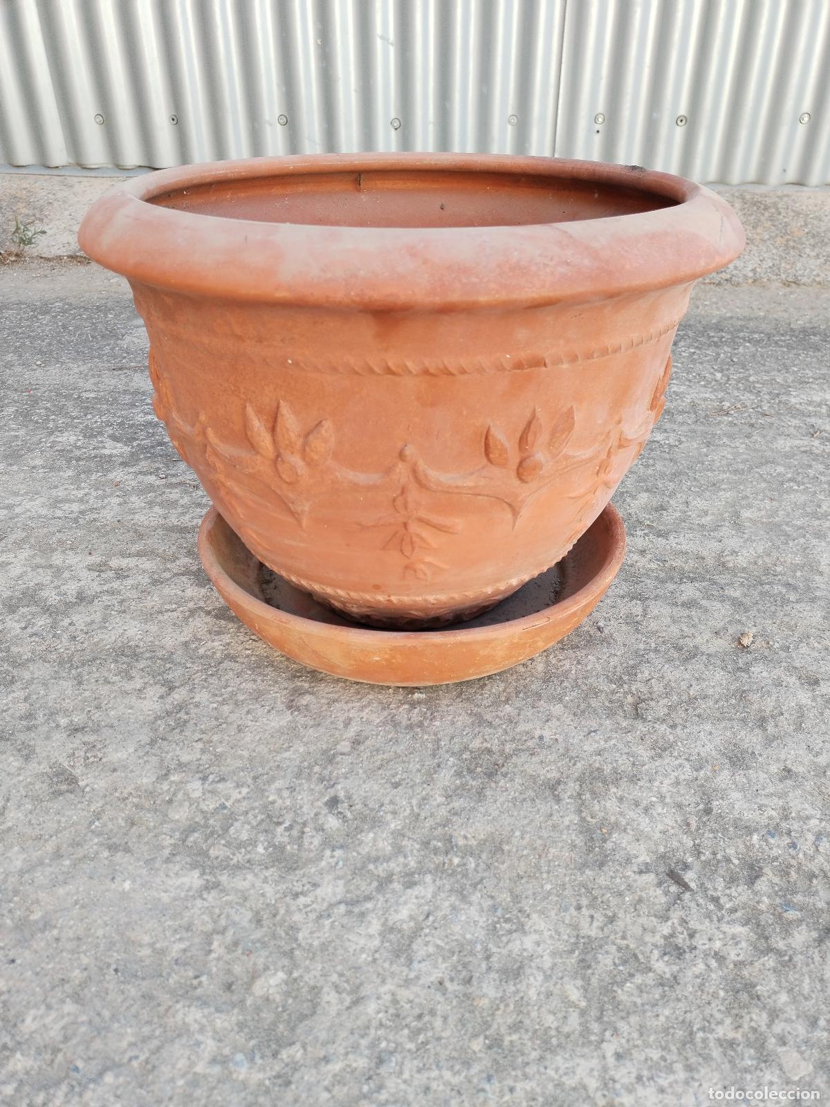 Antig&uuml;edades: macetero con plato en terracota con relieves - Foto 8