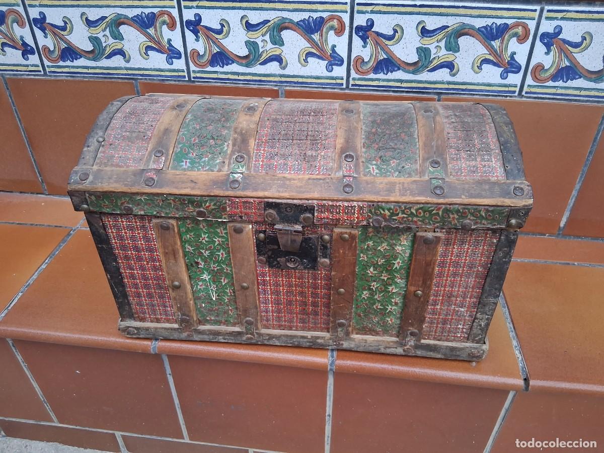 Antig&uuml;edades: Antiguo baul de madera chapada estilo cofre - Foto 2