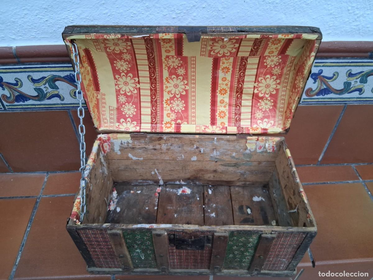 Antig&uuml;edades: Antiguo baul de madera chapada estilo cofre - Foto 4