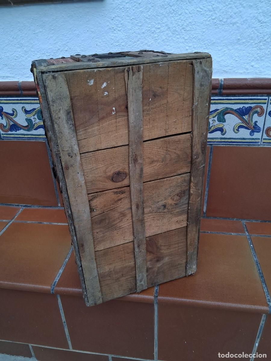 Antig&uuml;edades: Antiguo baul de madera chapada estilo cofre - Foto 6