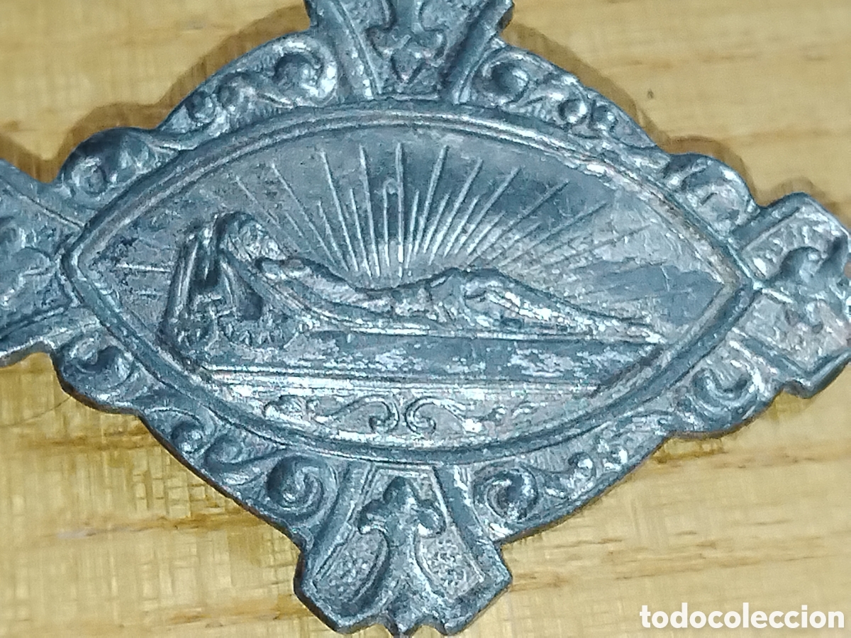 Antig&uuml;edades: Broche. Cristo yaciente. - Foto 2