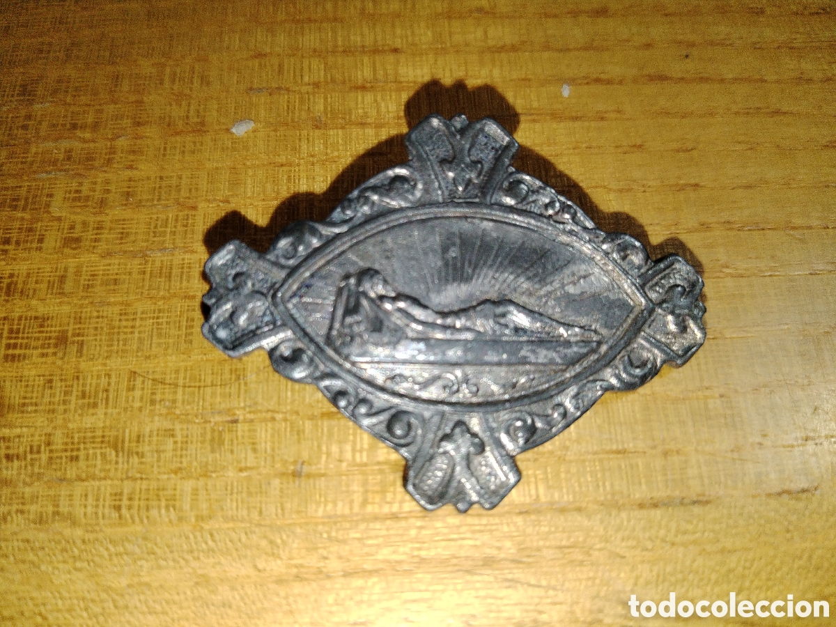 Antig&uuml;edades: Broche. Cristo yaciente. - Foto 1