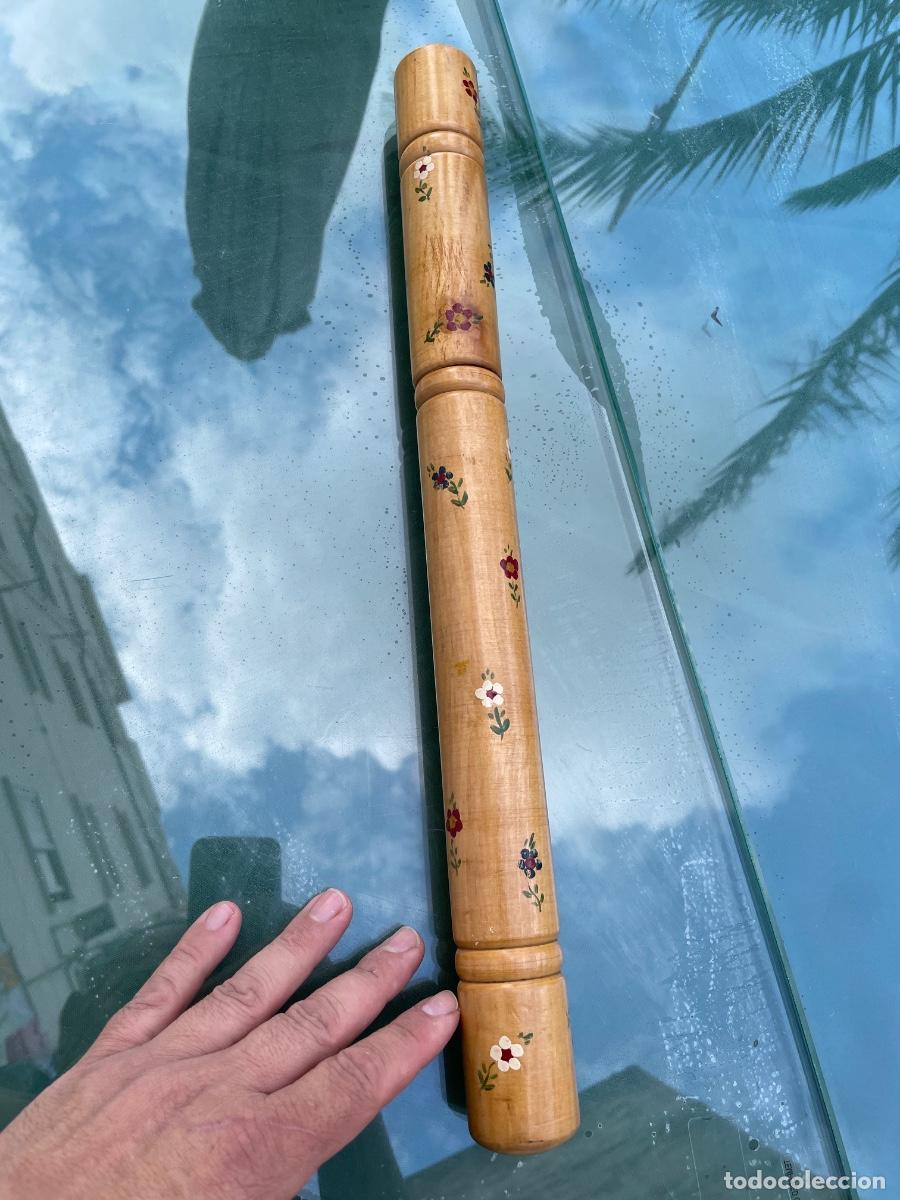 Antig&uuml;edades: ESTUCHE DE MADERA DECORADA PARA GANCHILLOS - Foto 1