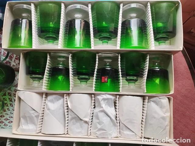Antig&uuml;edades: Copas de cristal verde - Foto 1