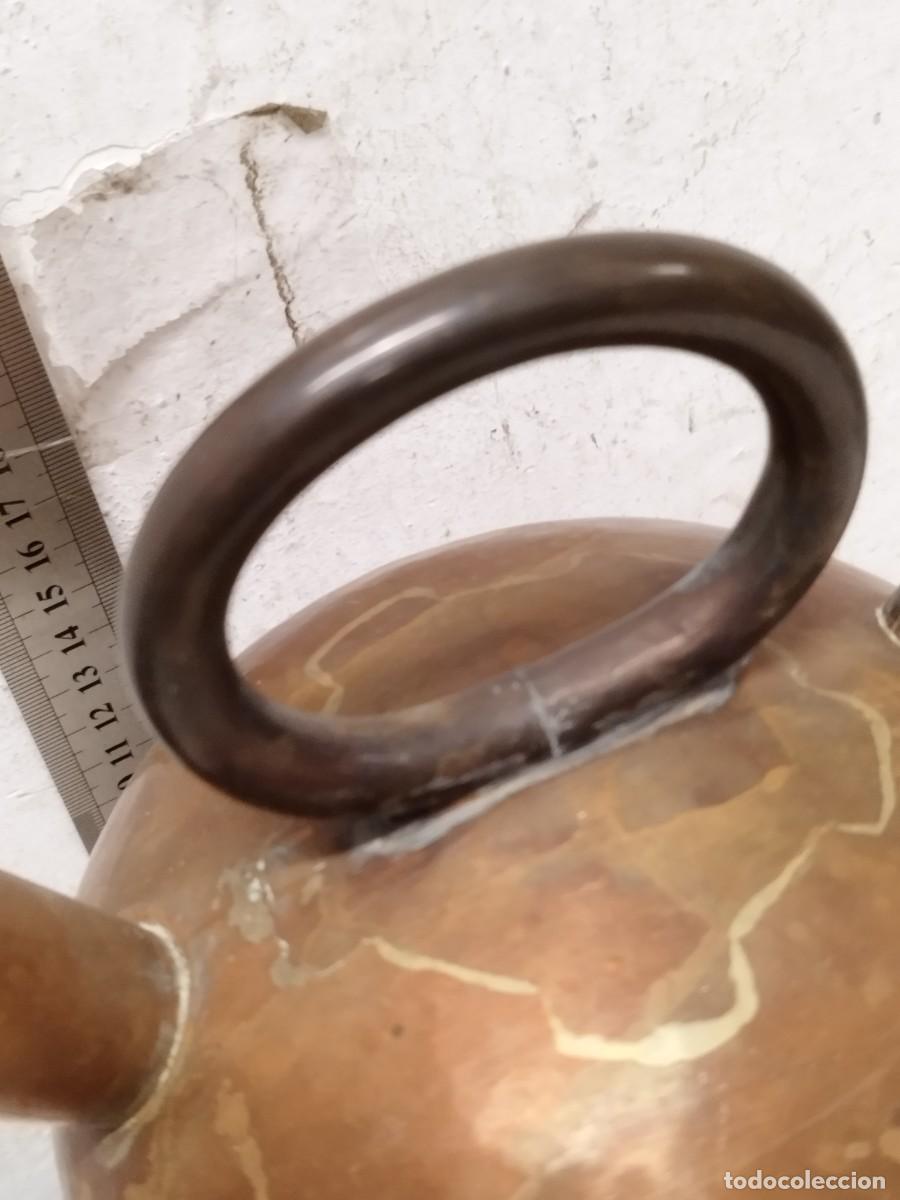 Antig&uuml;edades: Antiguo botijo de metal a identificar. - Foto 4