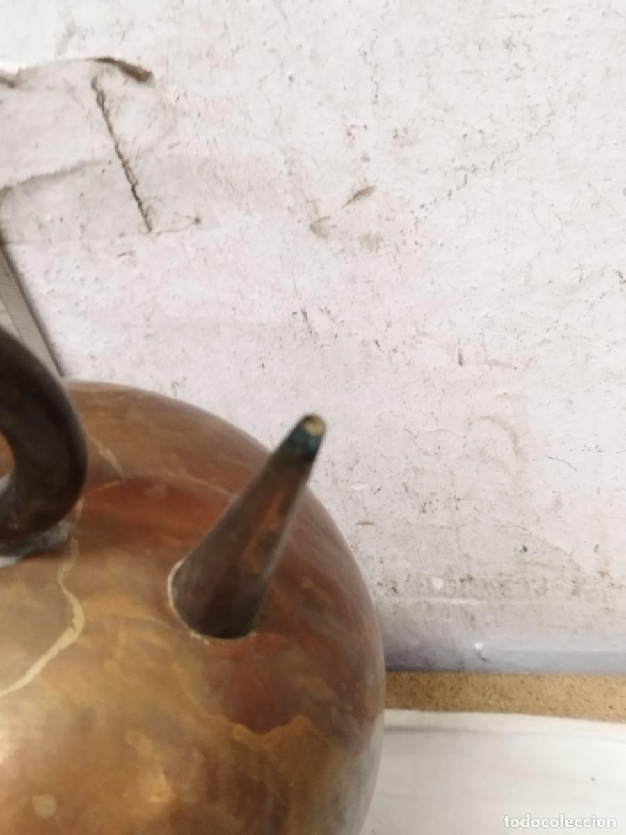 Antig&uuml;edades: Antiguo botijo de metal a identificar. - Foto 5