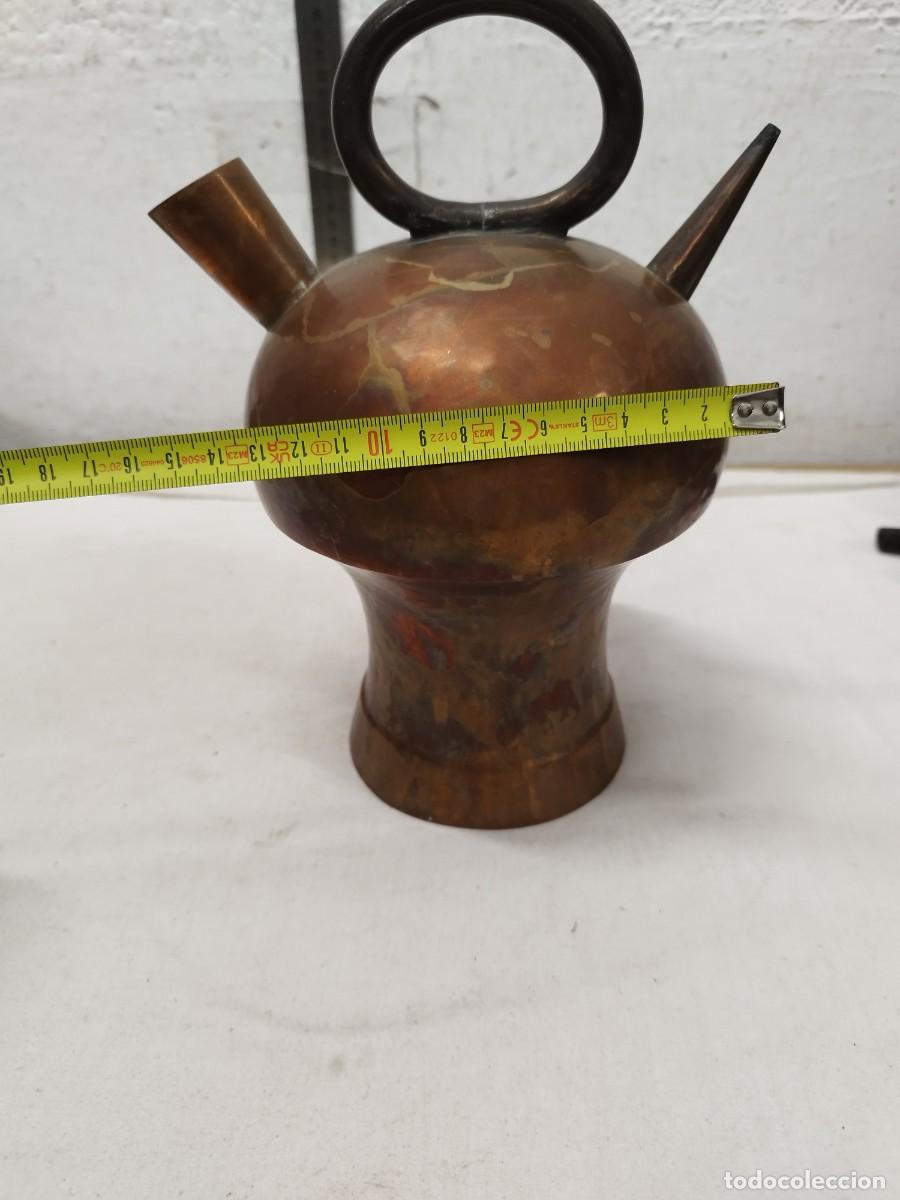 Antig&uuml;edades: Antiguo botijo de metal a identificar. - Foto 11