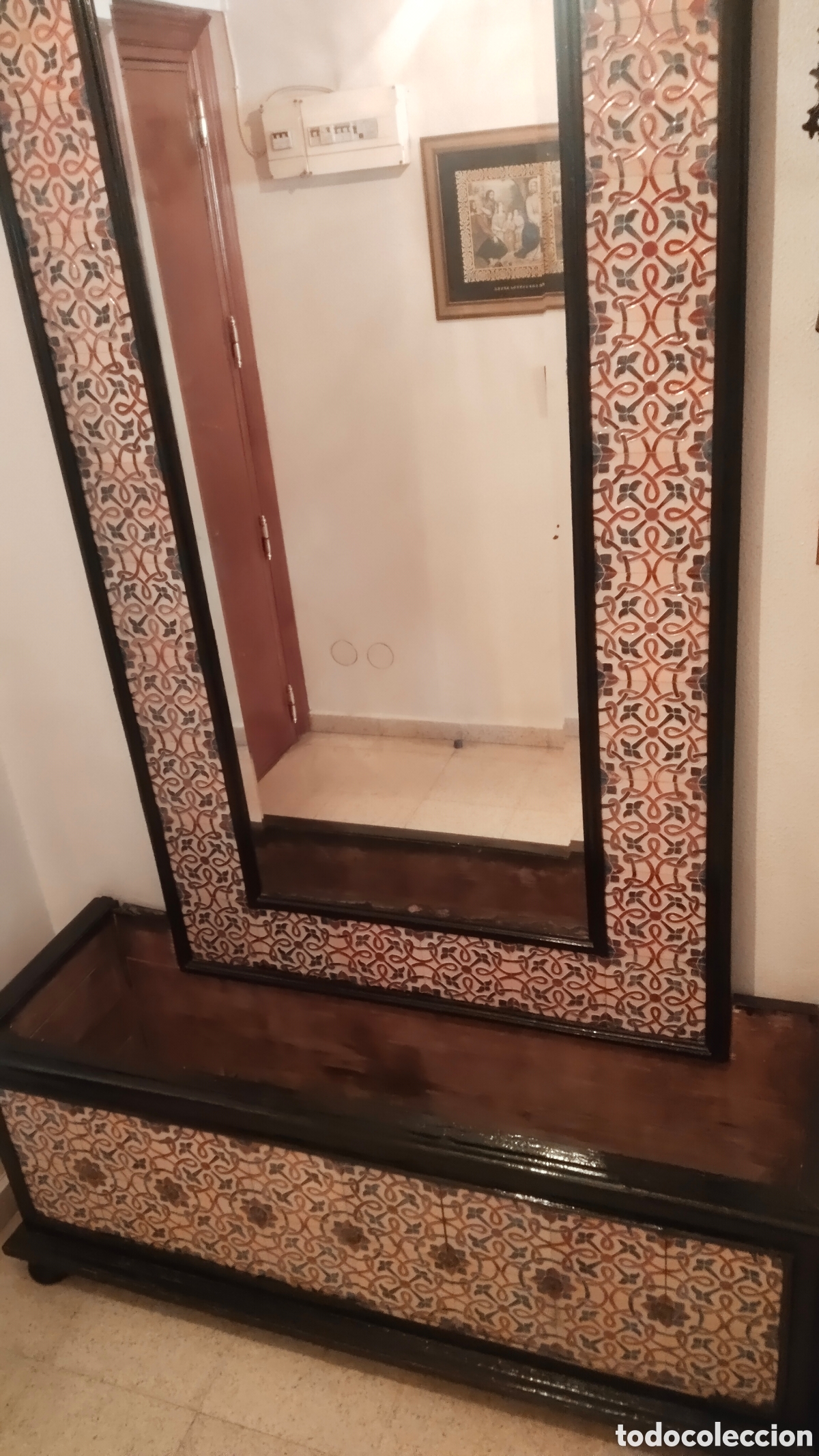Antig&uuml;edades: Macetero+ Espejo de madera con azulejos de Triana - Foto 4