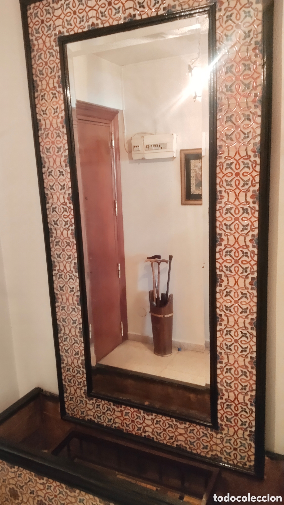 Antig&uuml;edades: Macetero+ Espejo de madera con azulejos de Triana - Foto 6