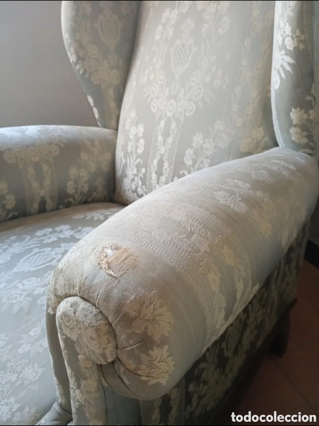 Antig&uuml;edades: Sill&oacute;n Caoba y Seda - peque&ntilde;os desperfectos - Foto 3