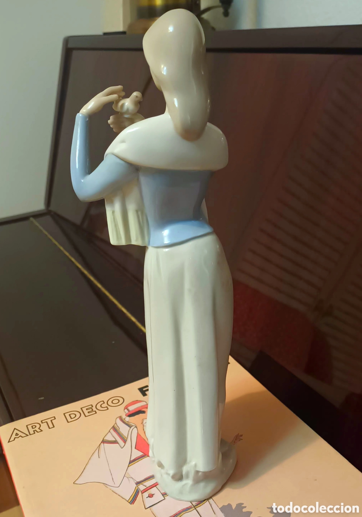Antig&uuml;edades: Figura Mujer con paloma, Lladr&oacute;? - Foto 4