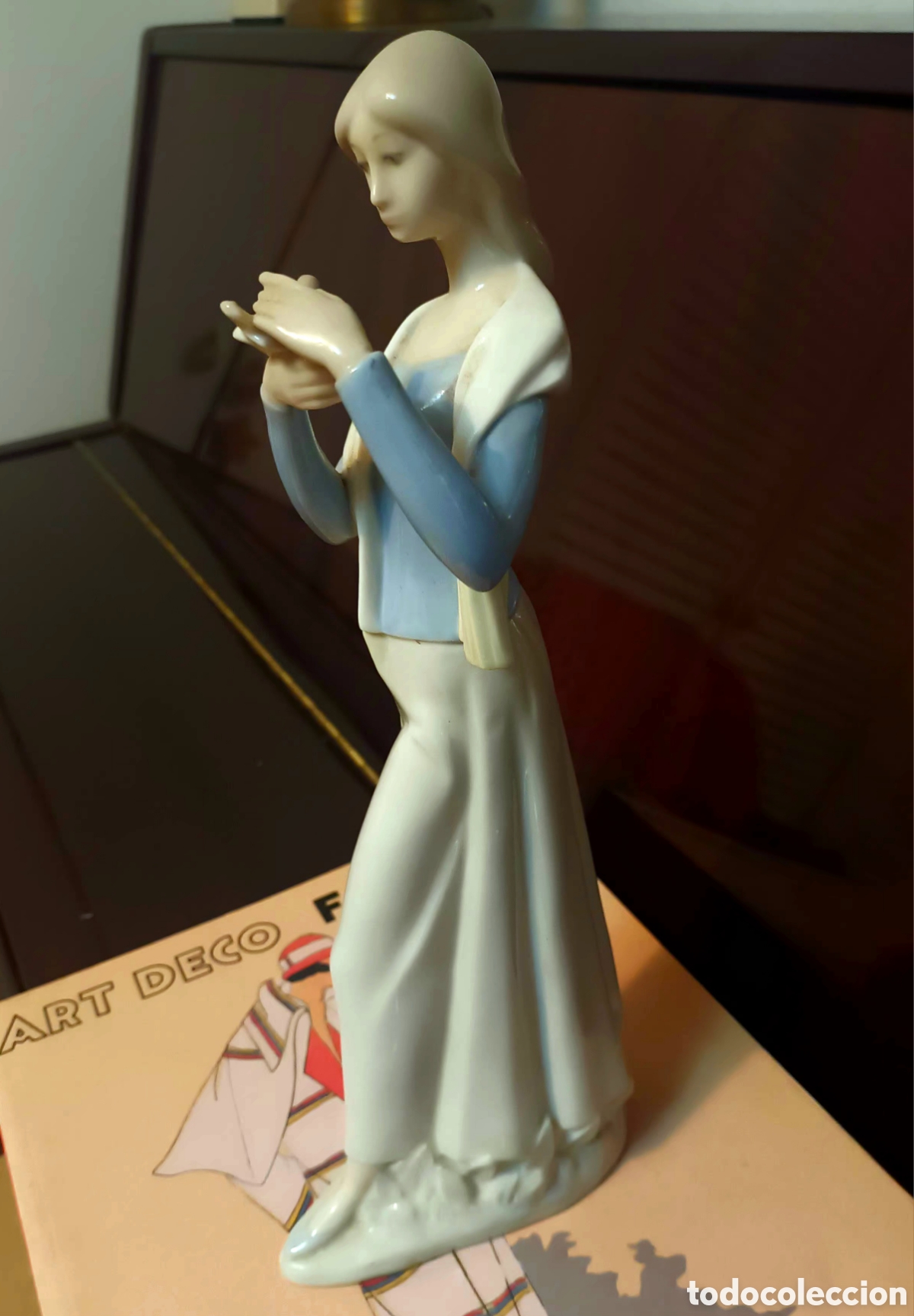 Antig&uuml;edades: Figura Mujer con paloma, Lladr&oacute;? - Foto 1