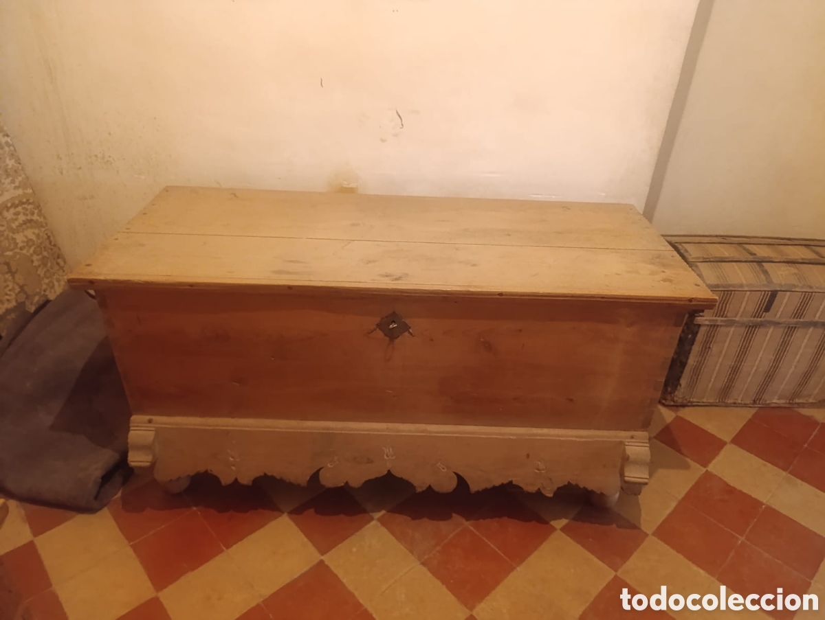 Antig&uuml;edades: Ba&uacute;l de madera decorado - Foto 1