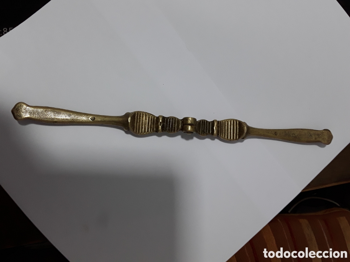 Antig&uuml;edades: Cascanueces, cascapi&ntilde;ones en lat&oacute;n - Foto 6