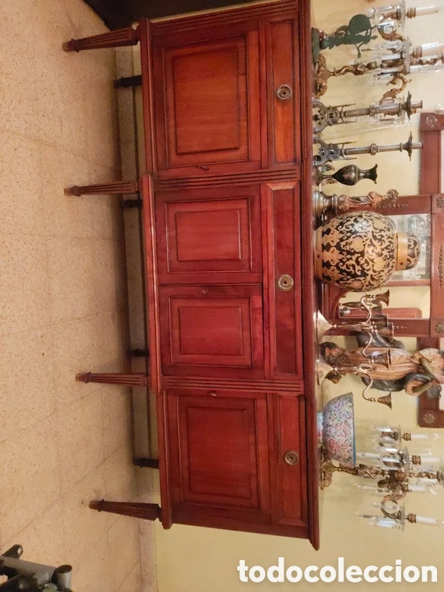 Antig&uuml;edades: Vitrina y aparador de madera conjunto - Foto 3