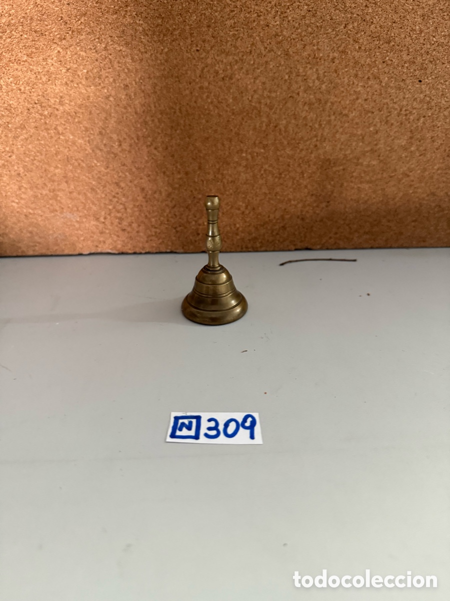 Antig&uuml;edades: Campana de lat&oacute;n antigua - Foto 1
