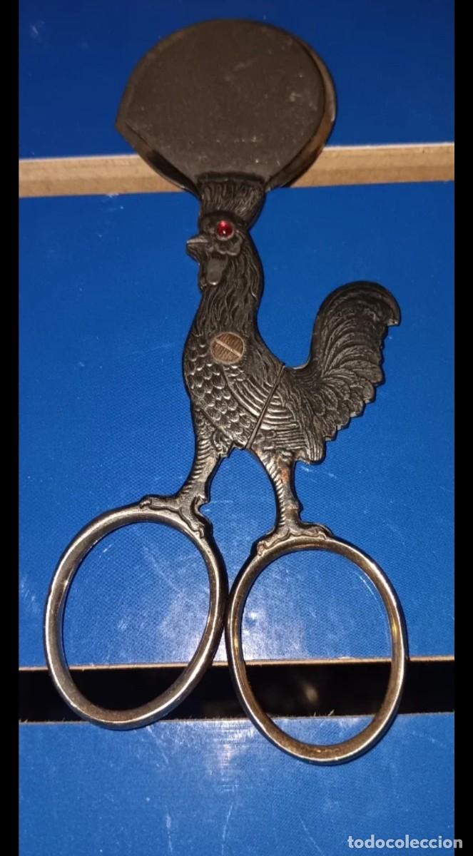 Antiquit&eacute;s: Antiguo pelahuevos gallina curioso