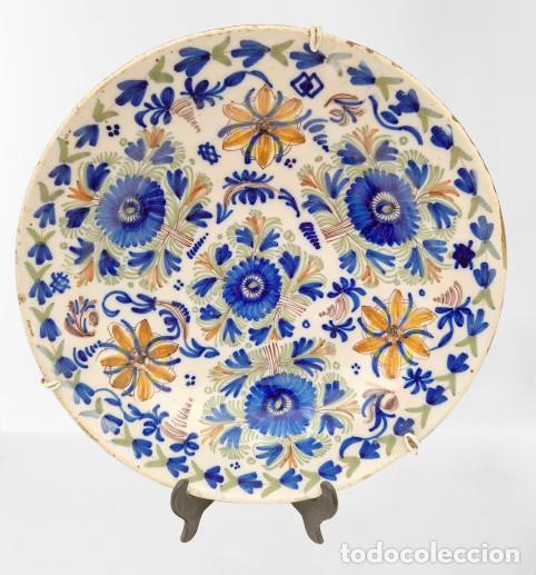 Antig&uuml;edades: ANTIGUO PLATO EN CERAMICA DE MANISES Y CON DECORACIONES PINTADAS A MANO