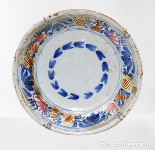 Antig&uuml;edades: ANTIGUO PLATA EN CERAMICA DE MANISES DE FINALES DEL SIGLO XIX DECORADO CON MOTIVOS FLORALES
