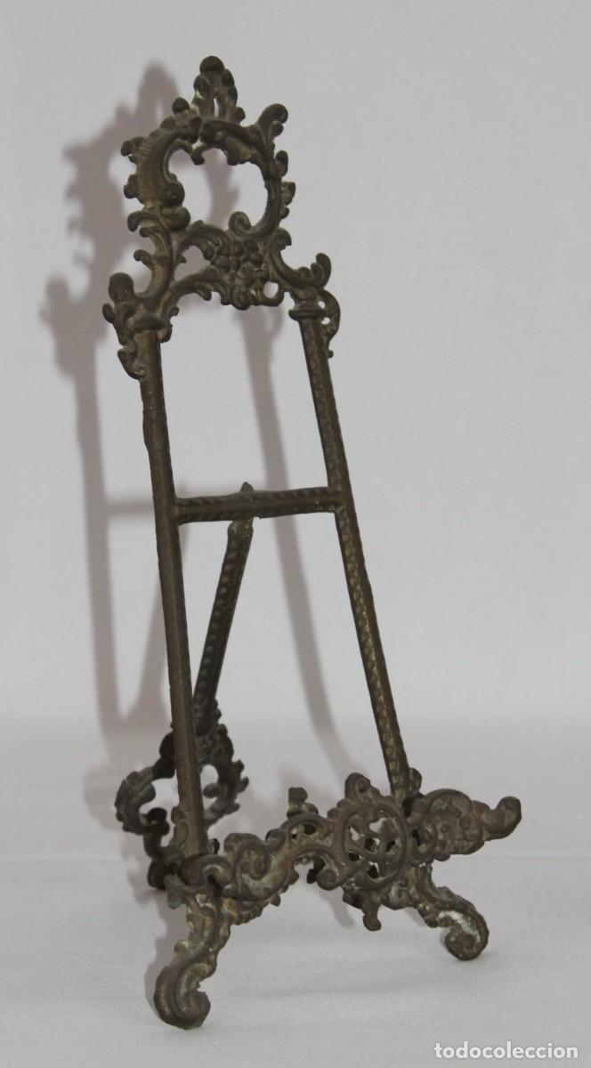 Antig&uuml;edades: Caballete expositor en bronce. Estilo Rococ&oacute;. - Foto 1