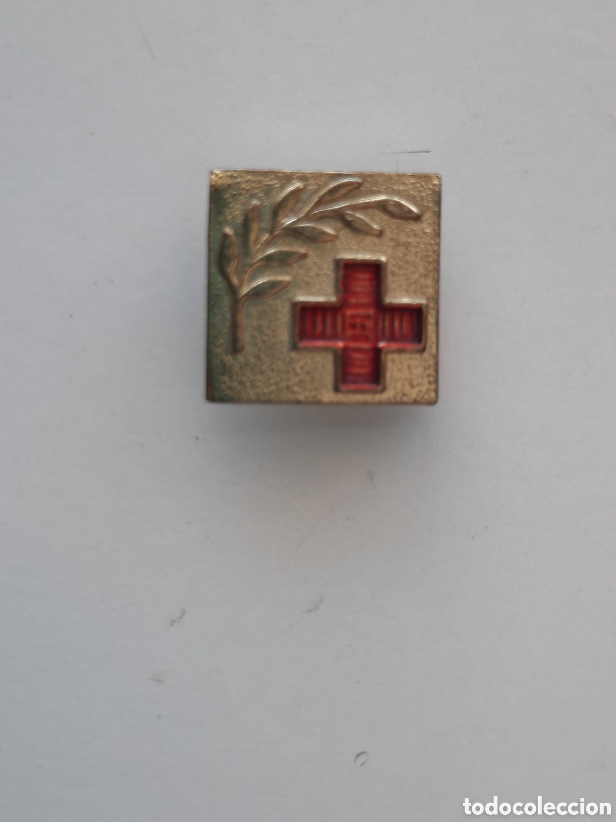 Antig&uuml;edades: Antiguo boton cruz roja con palma - Foto 1