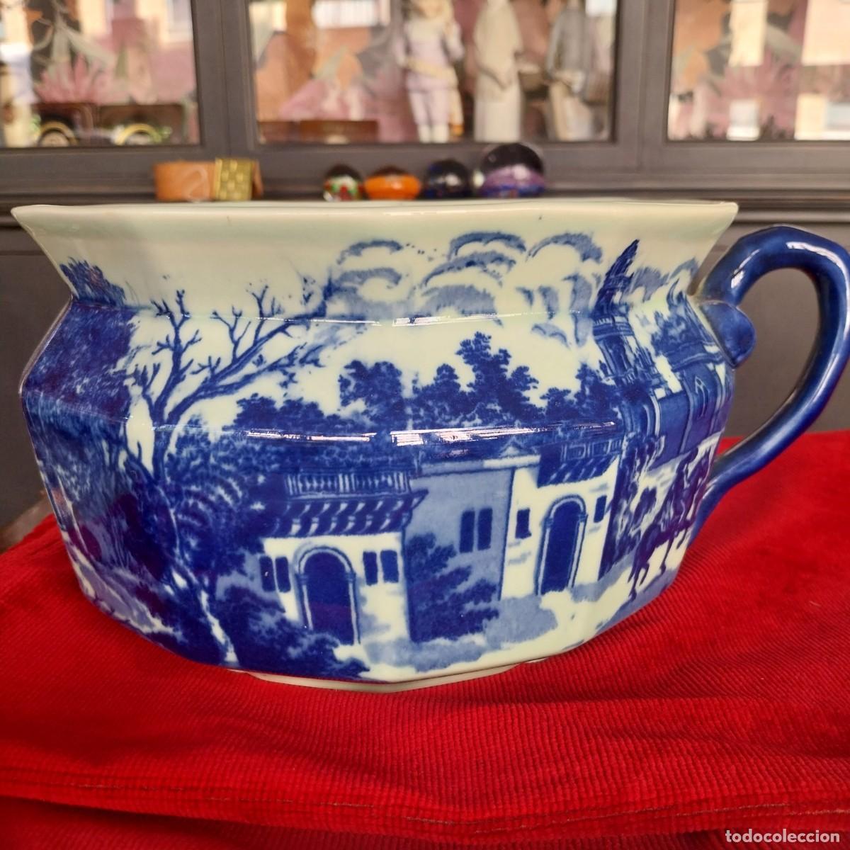 Antig&uuml;edades: Antiguo orinal Victoria Ware . - Foto 2