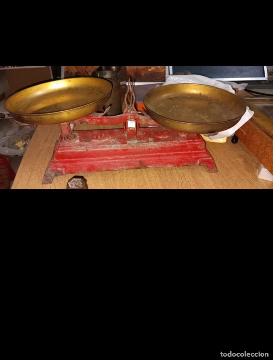 Antig&uuml;edades: Antigua b&aacute;scula roja pesada