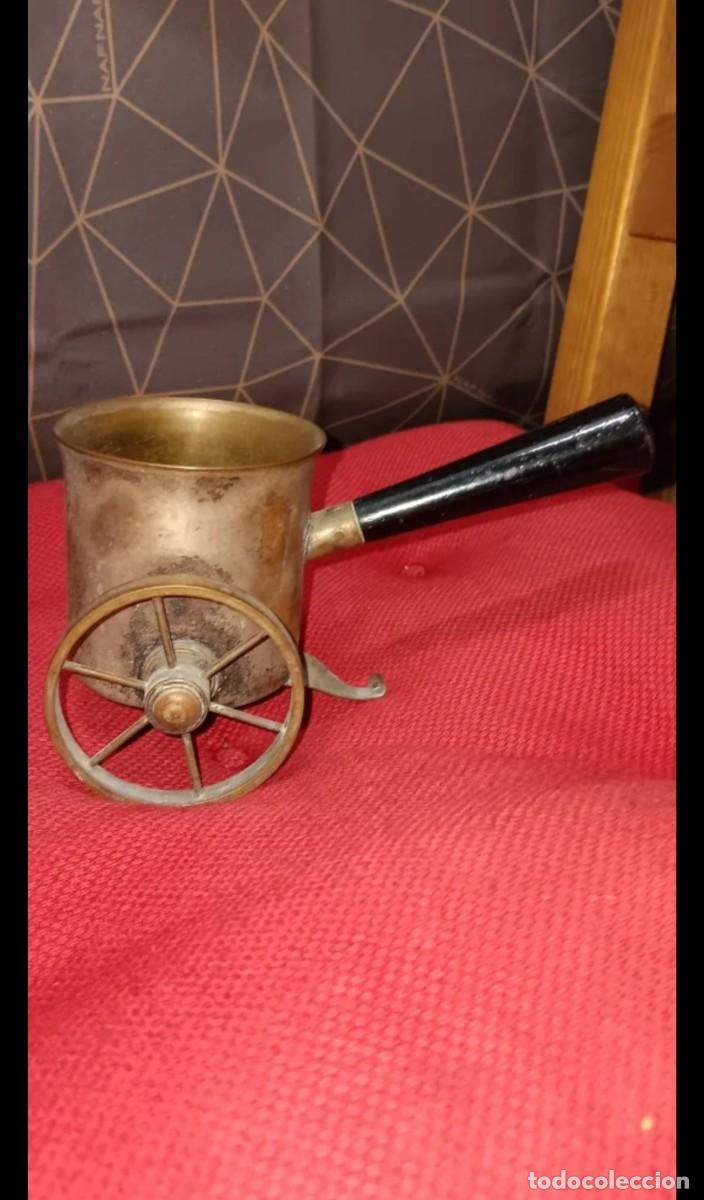 Antig&uuml;edades: Peque&ntilde;a cafetera o similar muy rara
