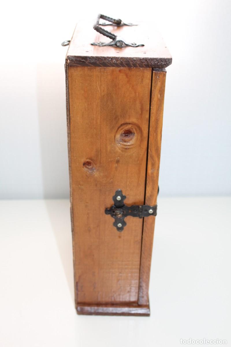 Antig&uuml;edades: ANTIGUA URNA O VITRINA DE MADERA - Foto 2