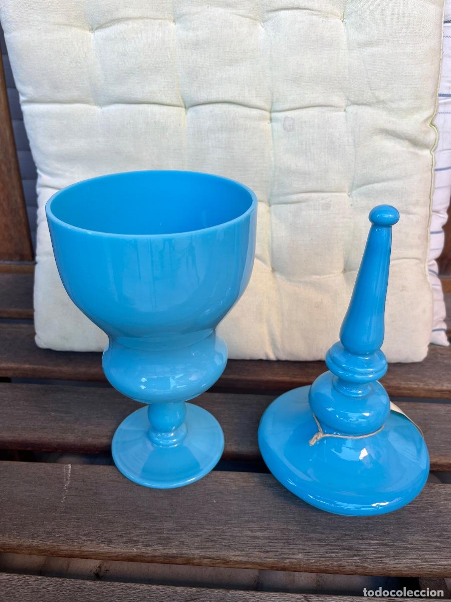 Antig&uuml;edades: Copa de opalina azul - Foto 3