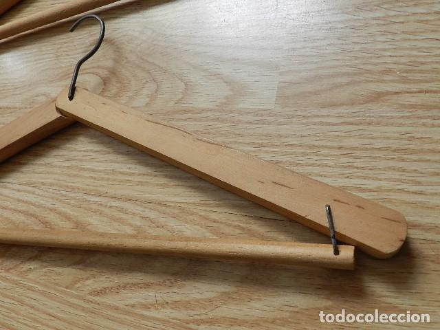 Antig&uuml;edades: Lote 2 perchas plegable madera vintage - Foto 2