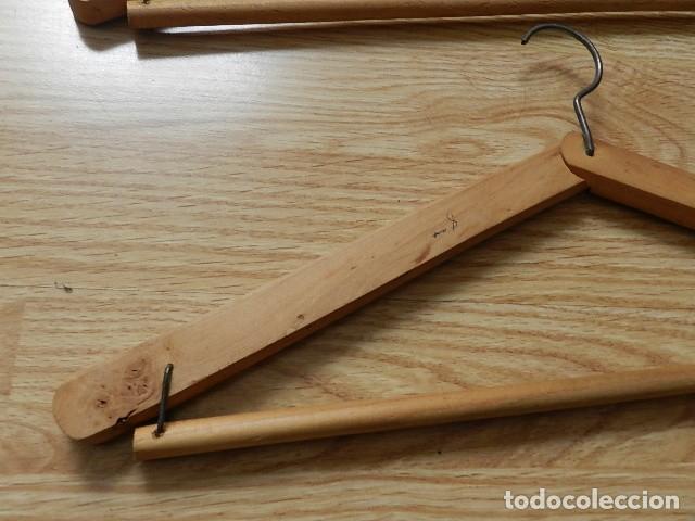 Antig&uuml;edades: Lote 2 perchas plegable madera vintage - Foto 3