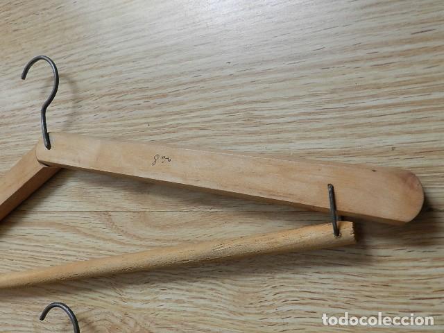 Antig&uuml;edades: Lote 2 perchas plegable madera vintage - Foto 4