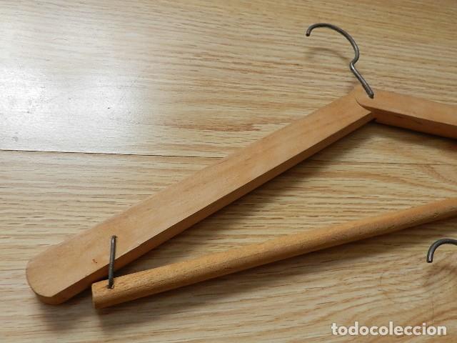 Antig&uuml;edades: Lote 2 perchas plegable madera vintage - Foto 5