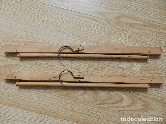 Antig&uuml;edades: Lote 2 perchas plegable madera vintage - Foto 6