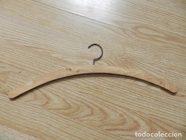 Antig&uuml;edades: Percha antigua de madera vintage - Foto 1