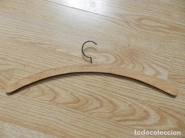 Antig&uuml;edades: Percha antigua de madera vintage - Foto 2