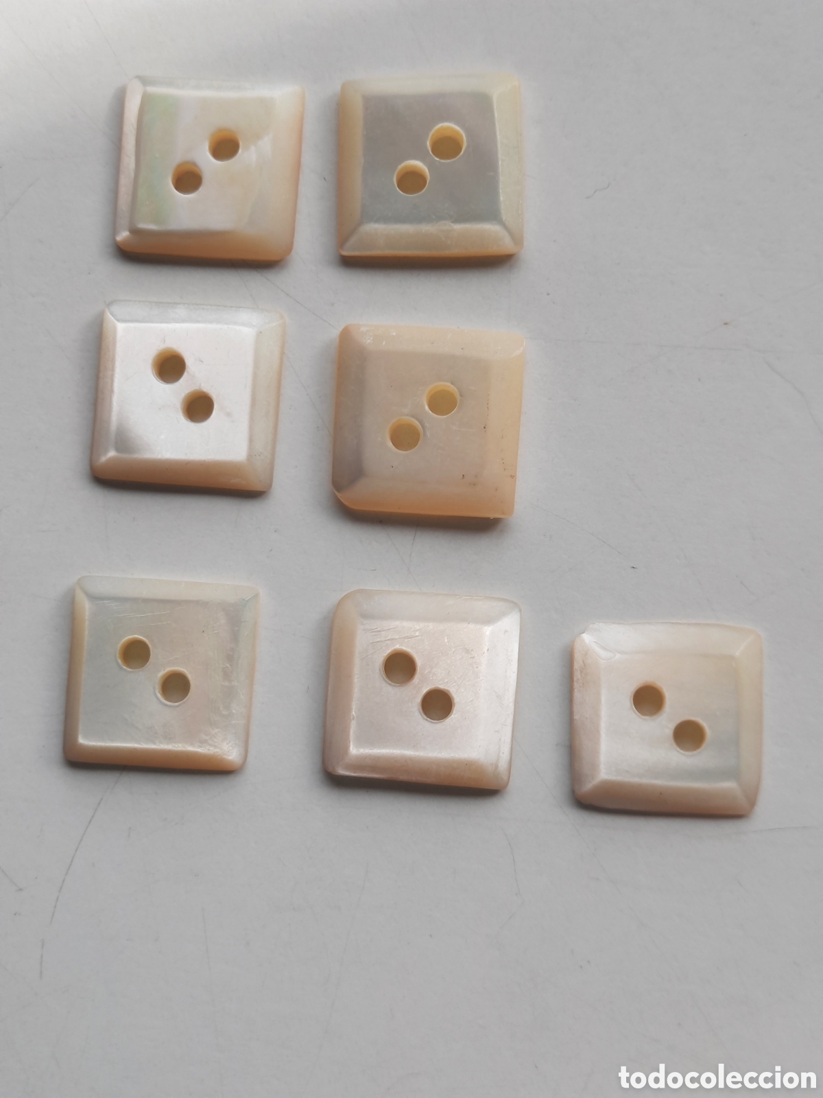 Antig&uuml;edades: 7 botones antiguos de n&aacute;car blanco - Foto 1