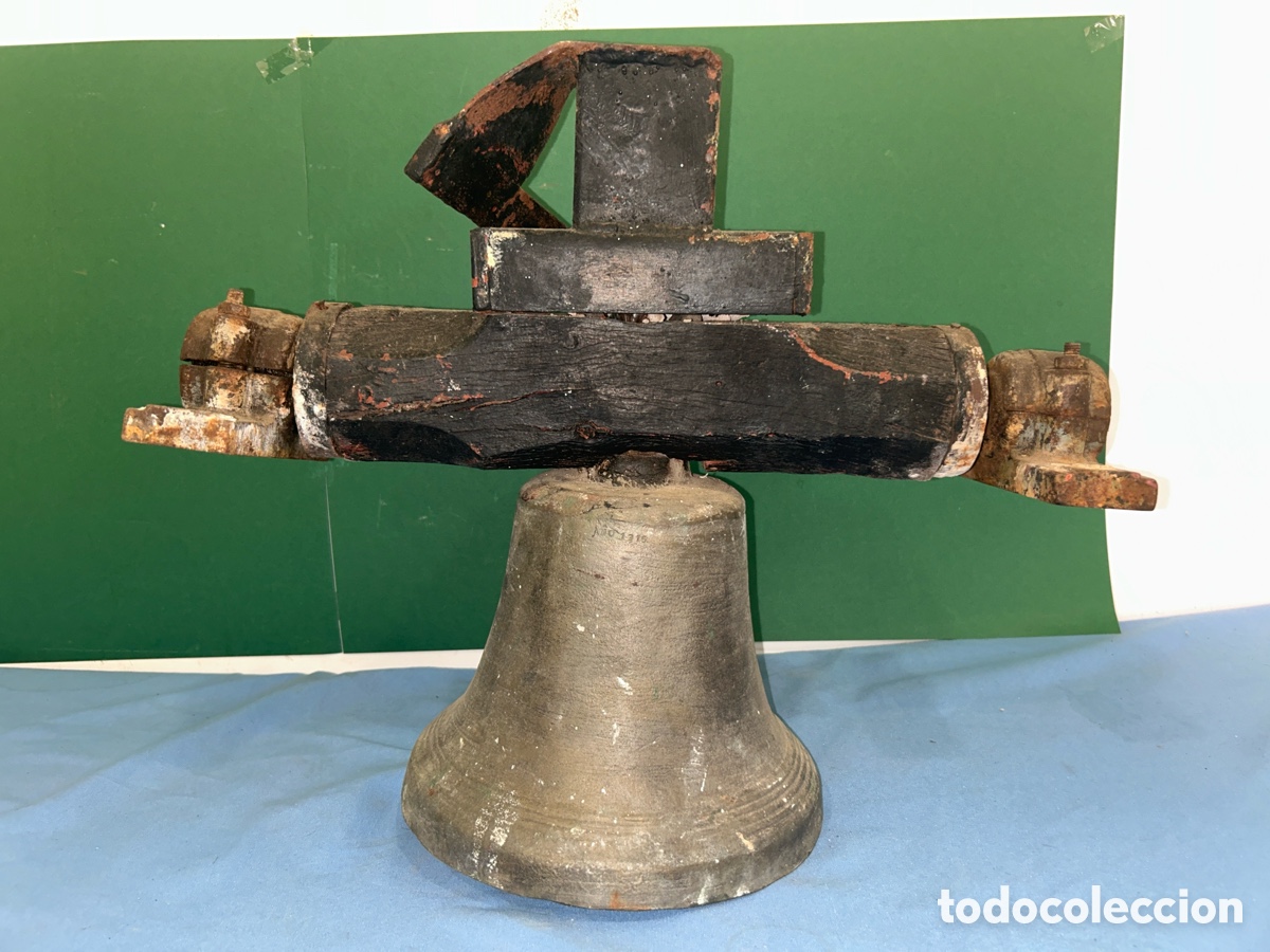 Oggetti Antichi: ANTIGUA CAMPANA DE BRONCE CON YUGO DE MADERA, DATA DEL 1915*VER FOTOS*,ANTIGUA ERMITA PRIVADA ALCOY