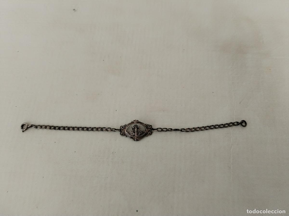 Antig&uuml;edades: pulsera de plata con la virgen del pilar - Foto 4
