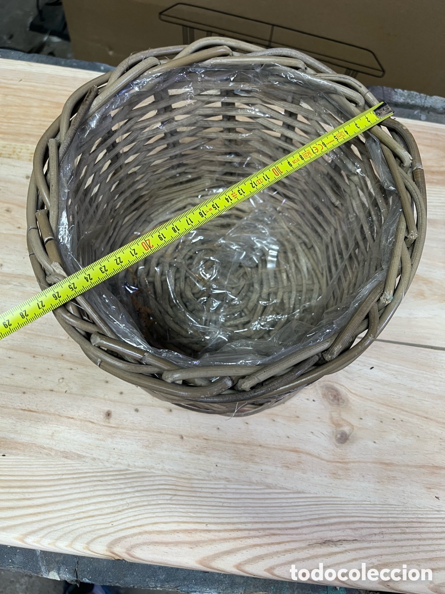 Antig&uuml;edades: Cesta de mimbre forrada - Foto 2