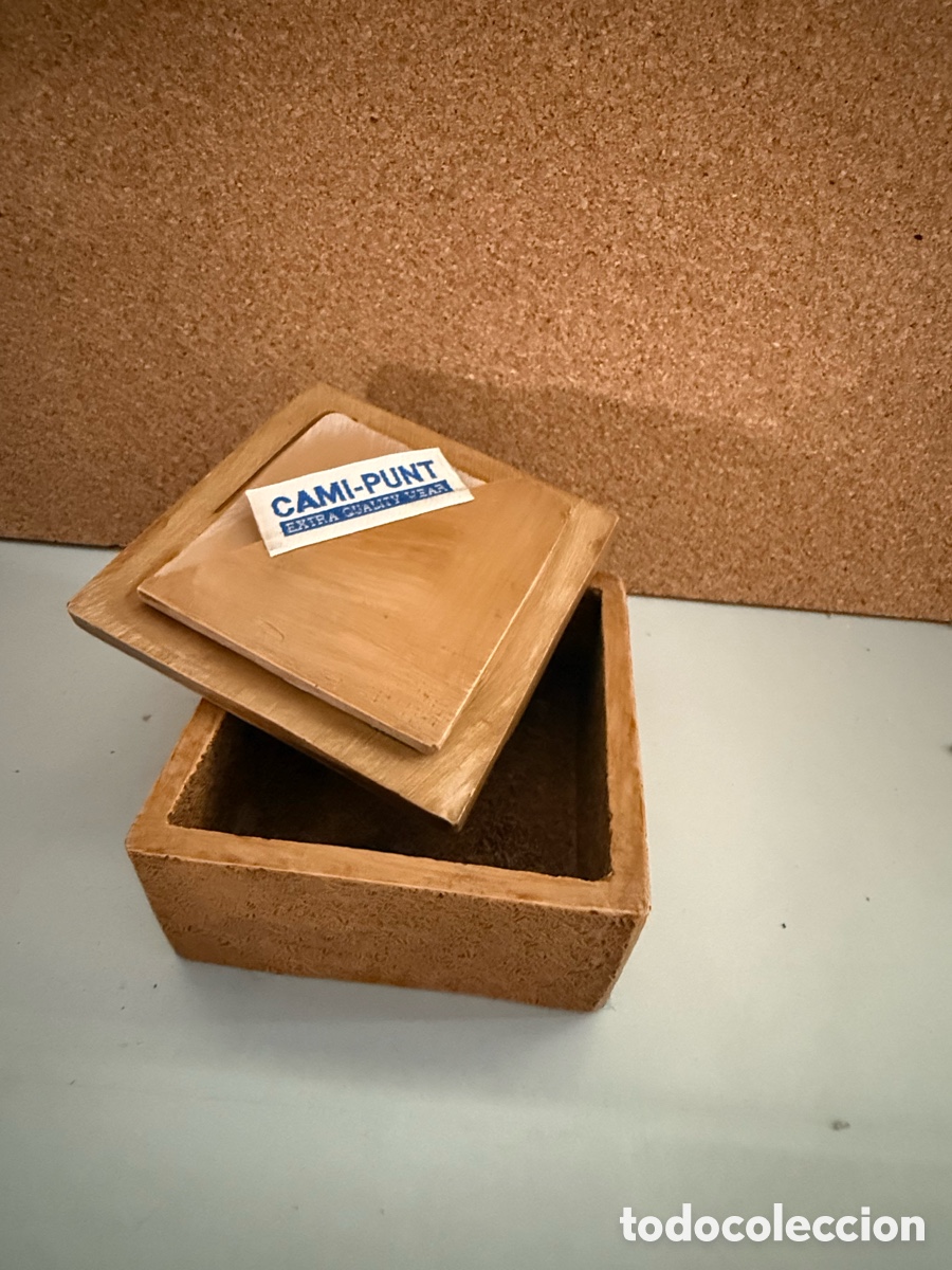 Antig&uuml;edades: Caja con placa decorativa - Foto 2