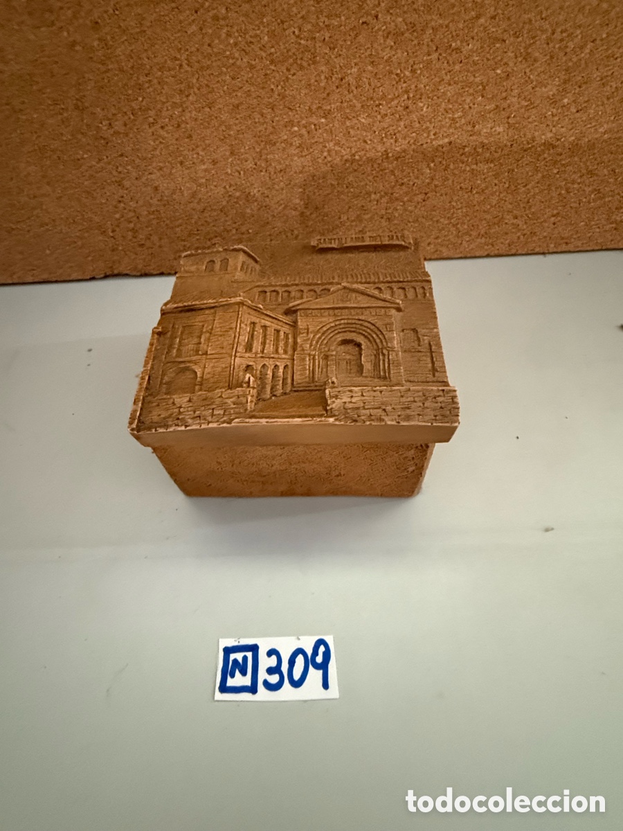 Antig&uuml;edades: Caja con placa decorativa - Foto 1