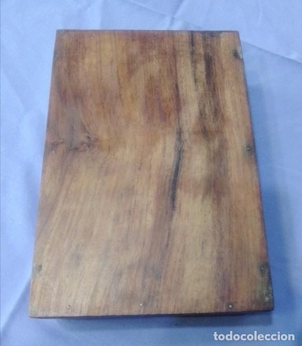 Antig&uuml;edades: Caja de madera tallada - Foto 3