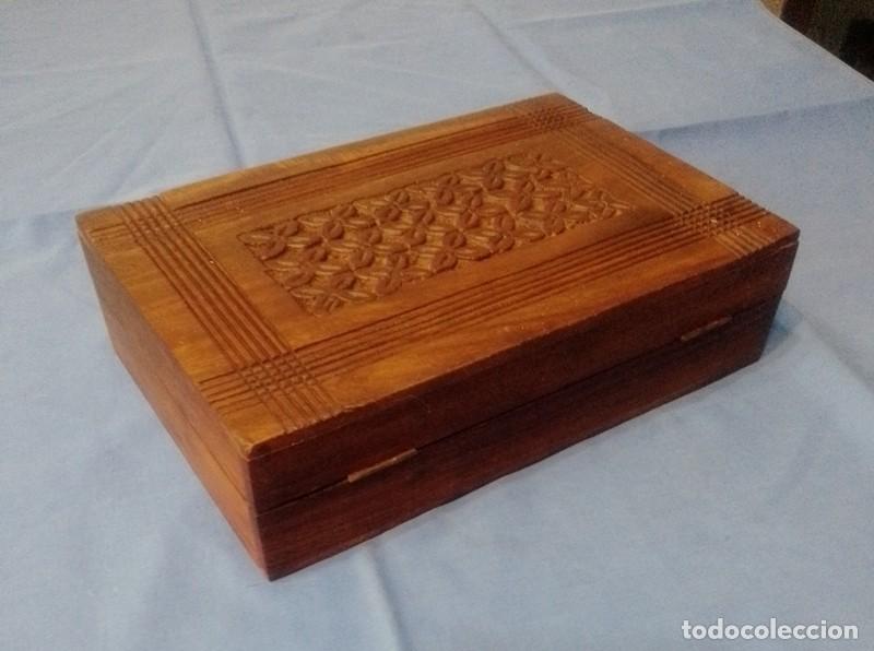Antig&uuml;edades: Caja de madera tallada - Foto 4