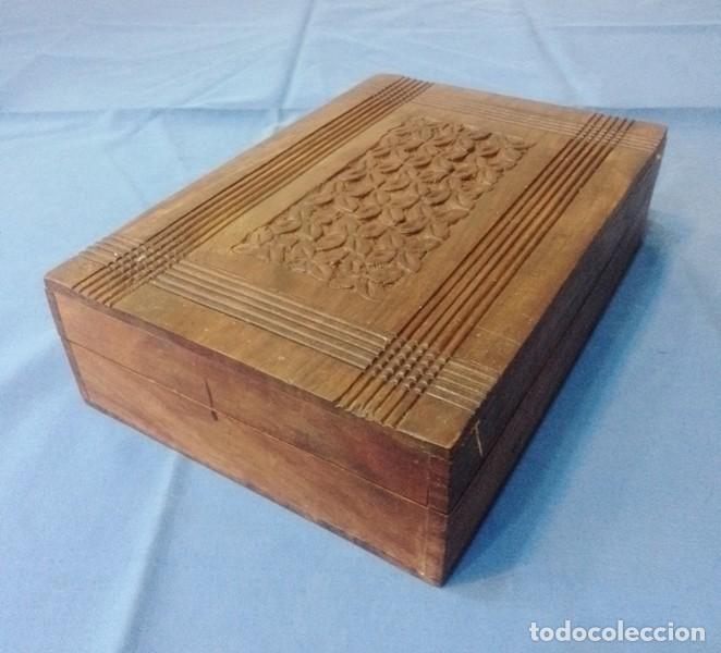 Antig&uuml;edades: Caja de madera tallada - Foto 6