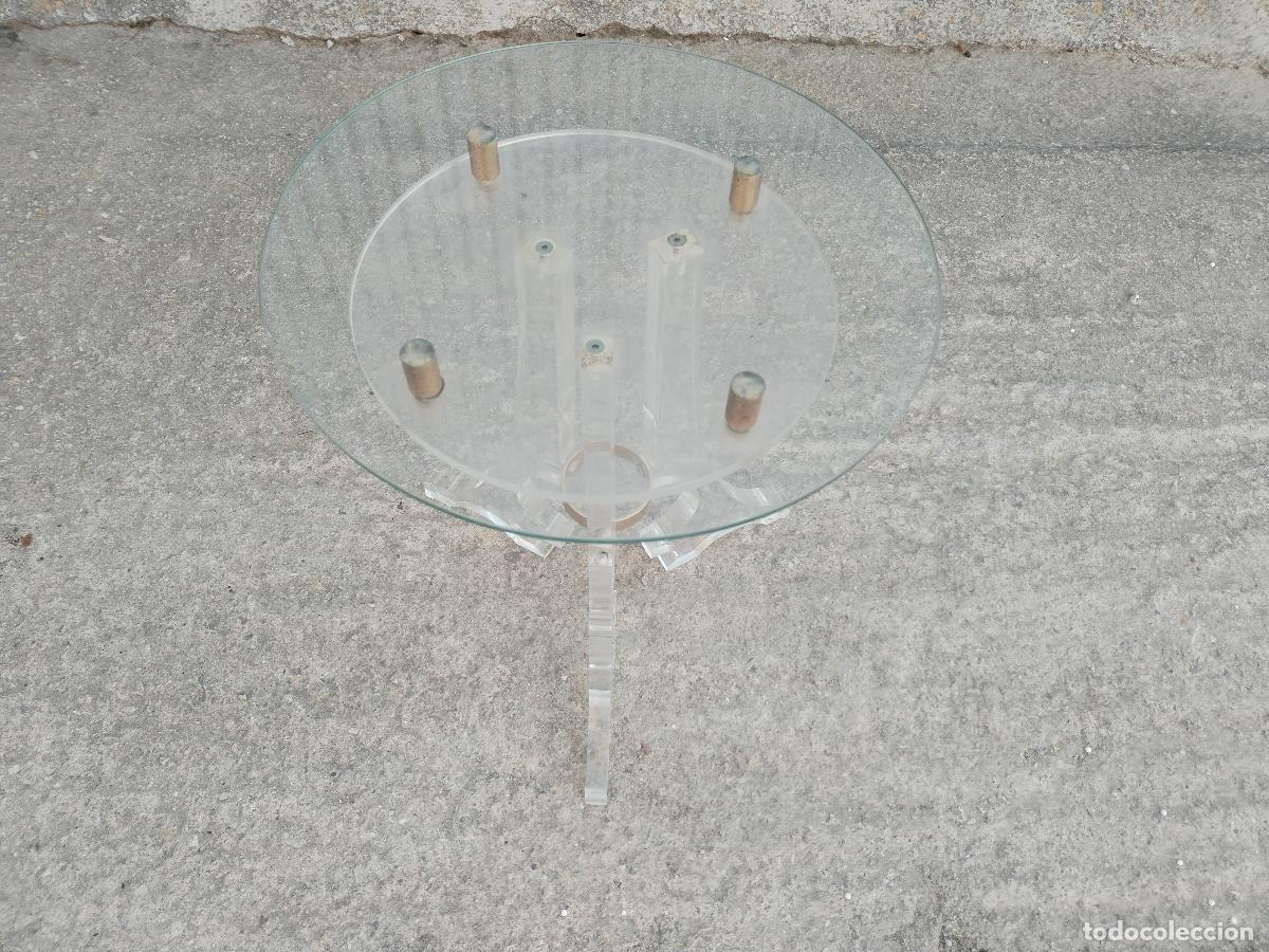 Antig&uuml;edades: mesa auxiliar de cristal y metacrilato - Foto 2