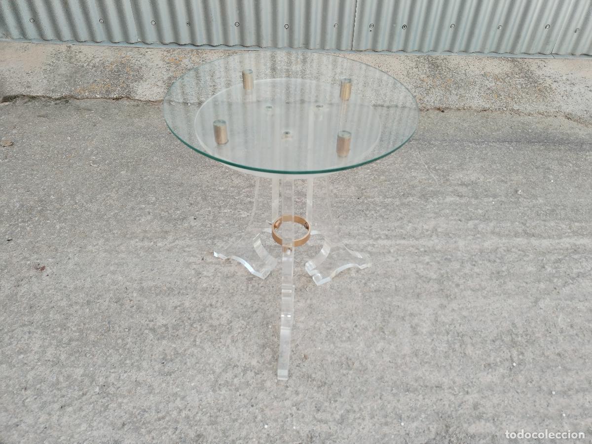 Antig&uuml;edades: mesa auxiliar de cristal y metacrilato - Foto 3